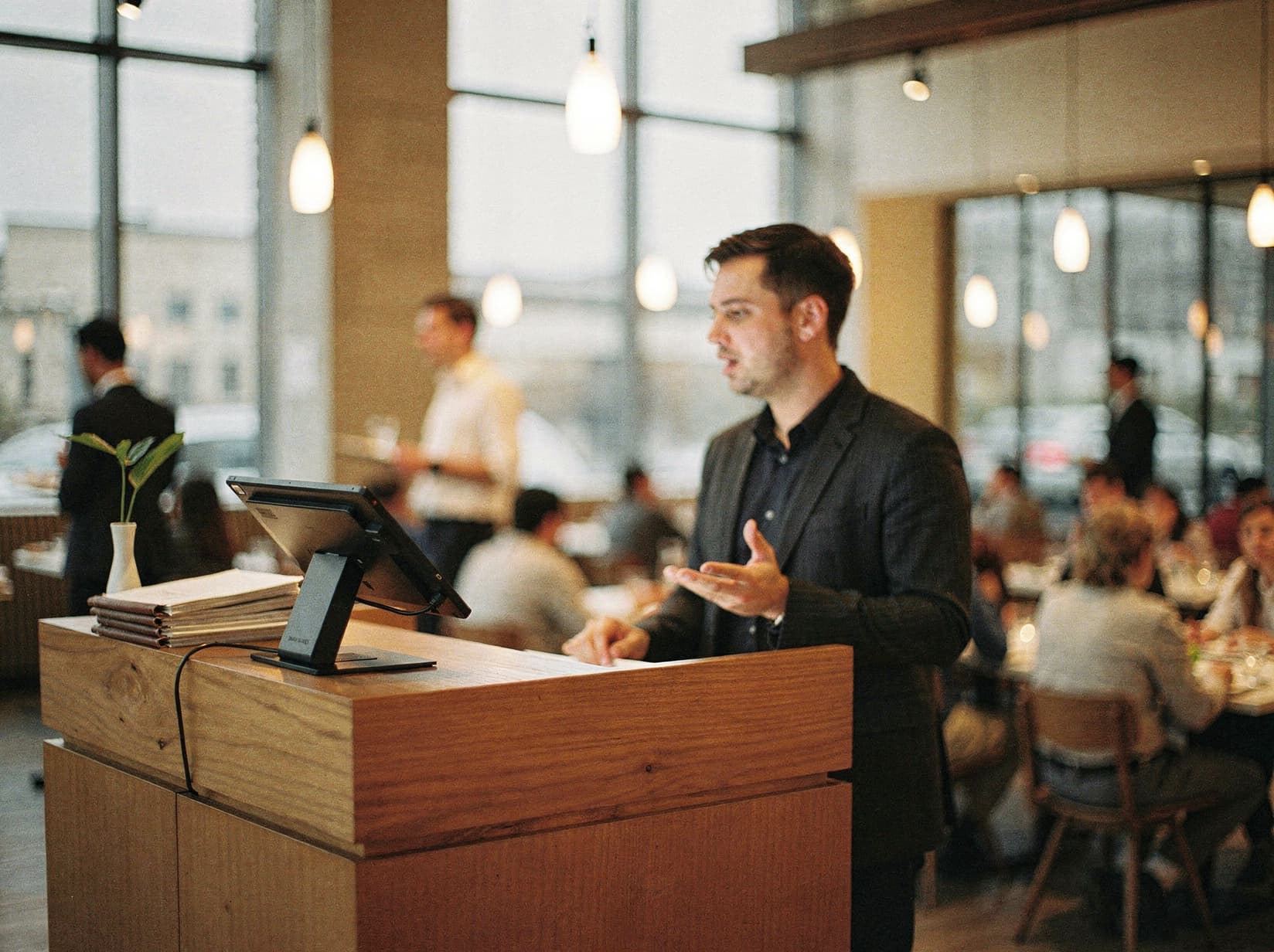 Tableside multi-location dashboard comparing restaurant sites