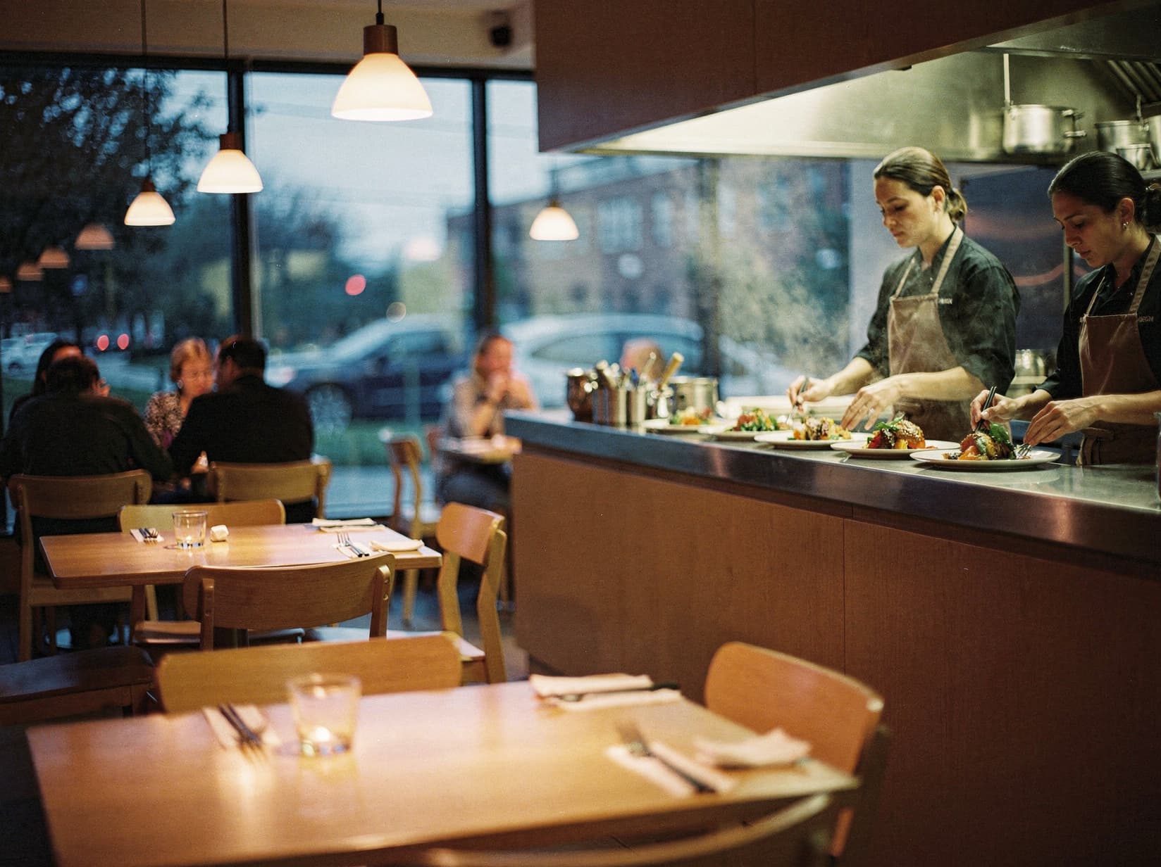 5 Ways to Optimize Labor Costs Without Reducing Service Quality